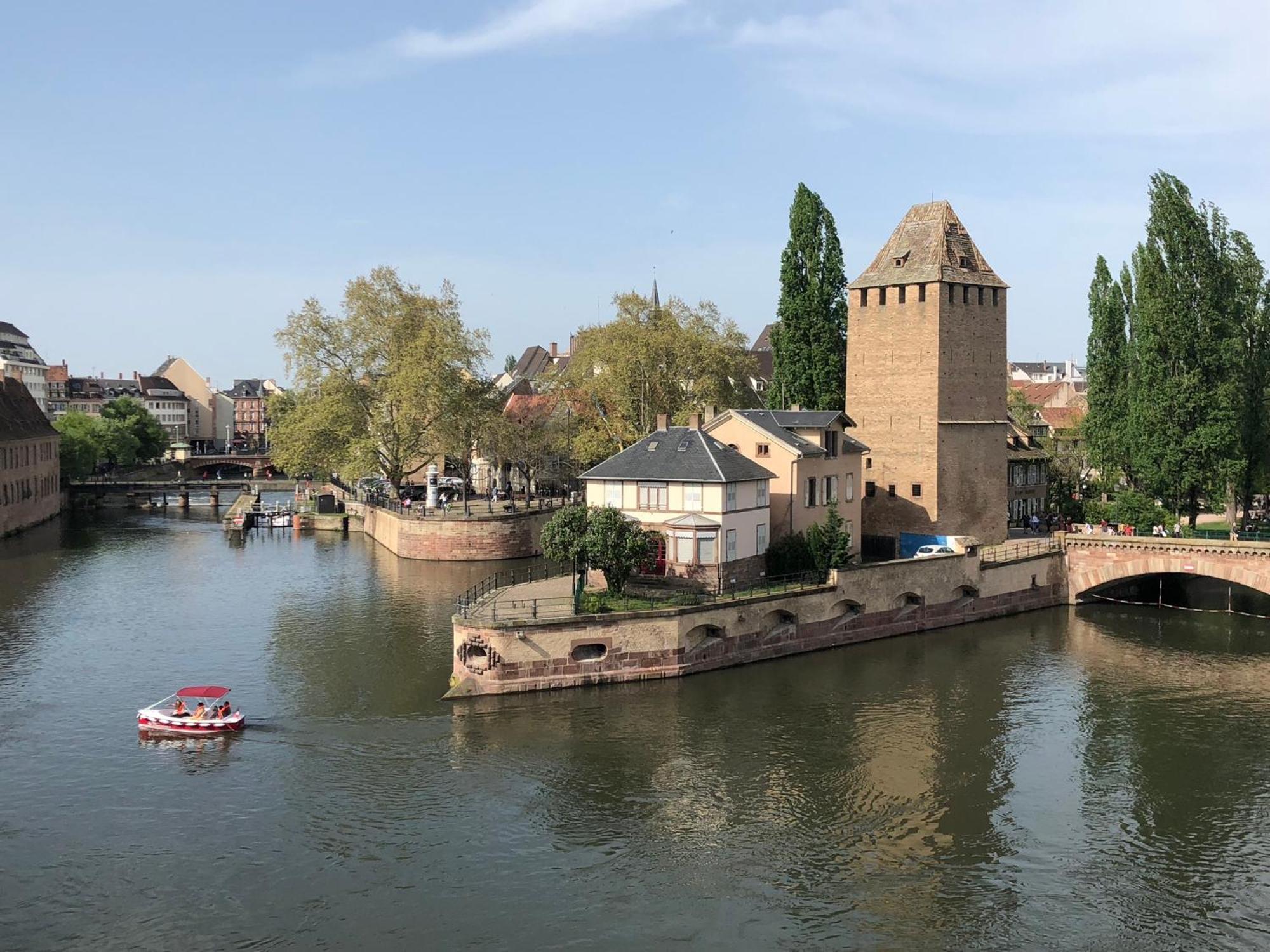 Luminous Apartment In Kehl Near Strasbourg, Conveniently Located Next To A Tram Stop With Direct Access To Strasbourg City Centre Bagian luar foto